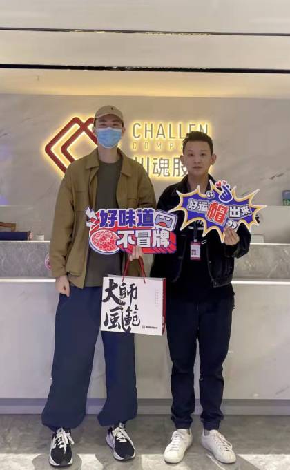 四川的白女士之前是做街邊串串店的