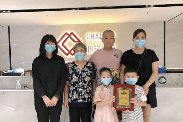 恭喜石家莊的郝先生簽約加盟帽牌貨冒菜