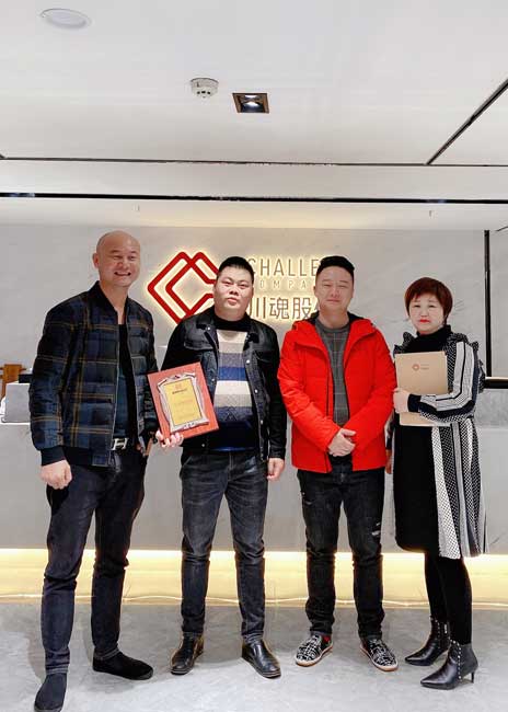 湖南的周先生兄弟簽約加盟帽牌貨冒菜