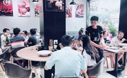 帽牌貨冒菜加盟店是如何做到日賺八千？