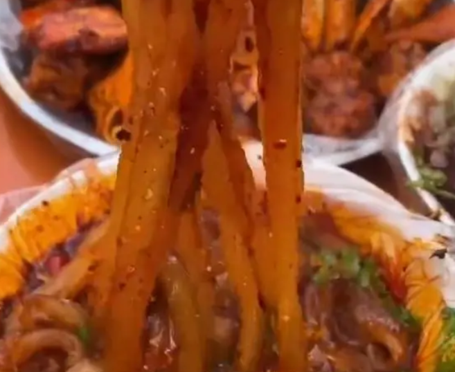 甘肅天水麻辣燙火了，希望能迎接潑天富貴