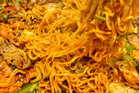 冒菜加盟好還是先學(xué)技術(shù)后自己開店好呢？